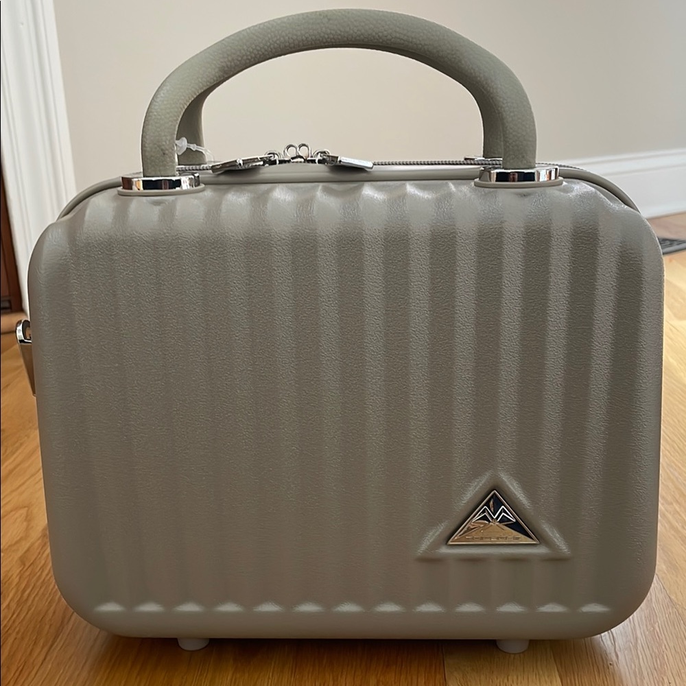 Triforce Monochrome Beauty Case with Crossbody Strap